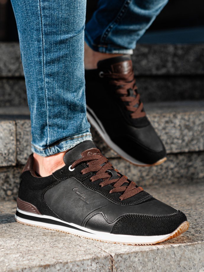 mens casual sneakers with jeans