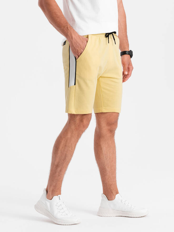Men's sweat shorts with piping - yellow V1 W359