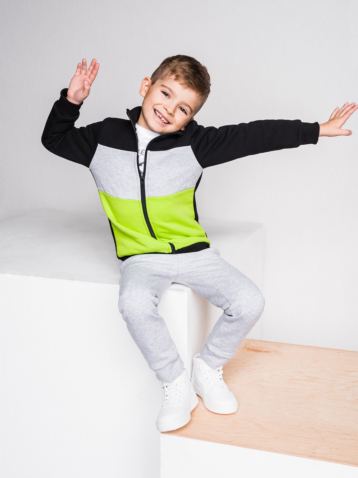 Boy s sweatshirt with zipper black KB004 MODONE wholesale