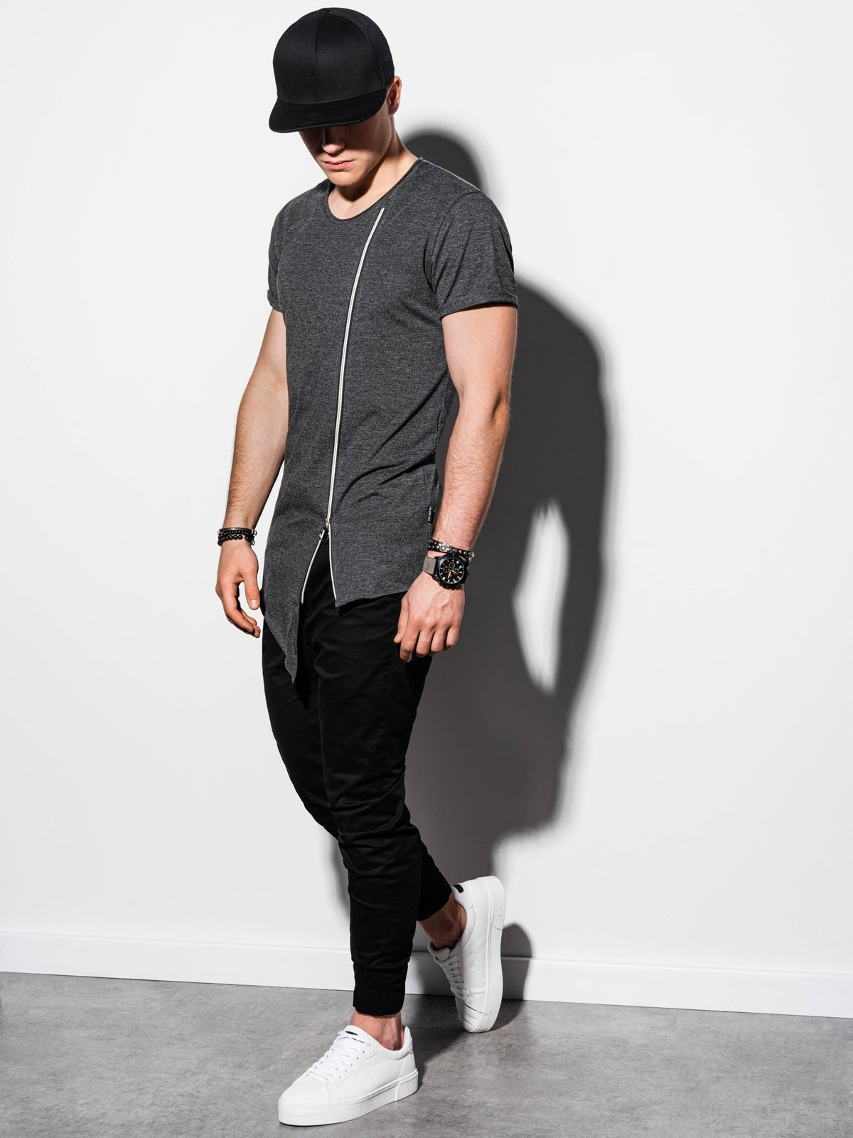 dark grey t shirt outfit mens