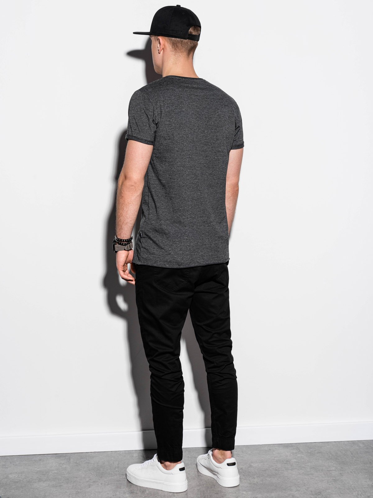 Men's plain t-shirt - dark grey S1217 | MODONE wholesale - Clothing For Men