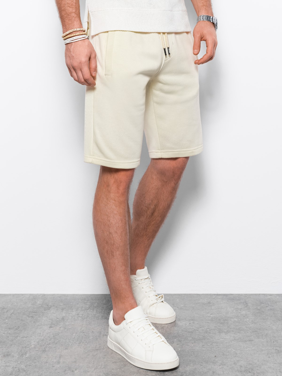Men's short shorts with pockets cream V18 OMSRBS0109 MODONE