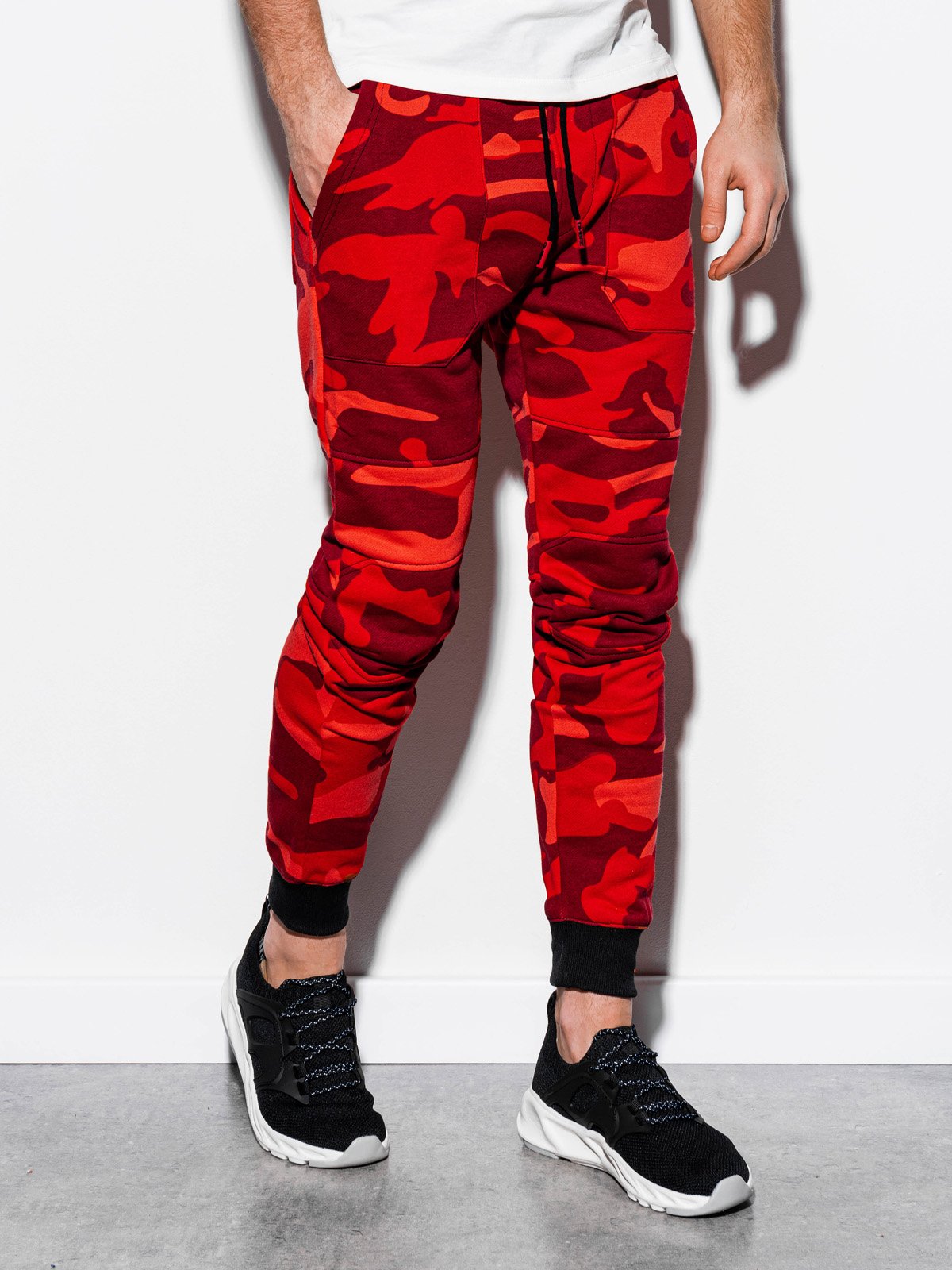 Men's sweatpants P820 - red/camo | MODONE wholesale - Clothing For Men