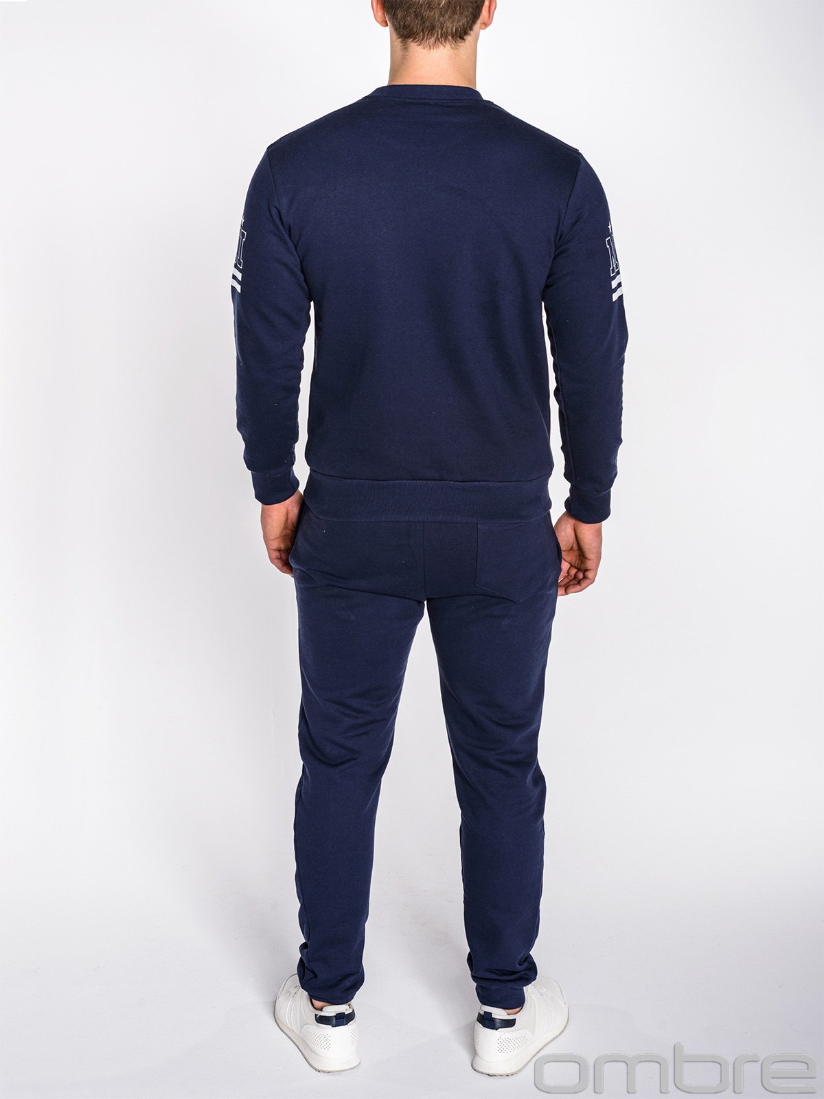 Sweatshirt with outlet pants