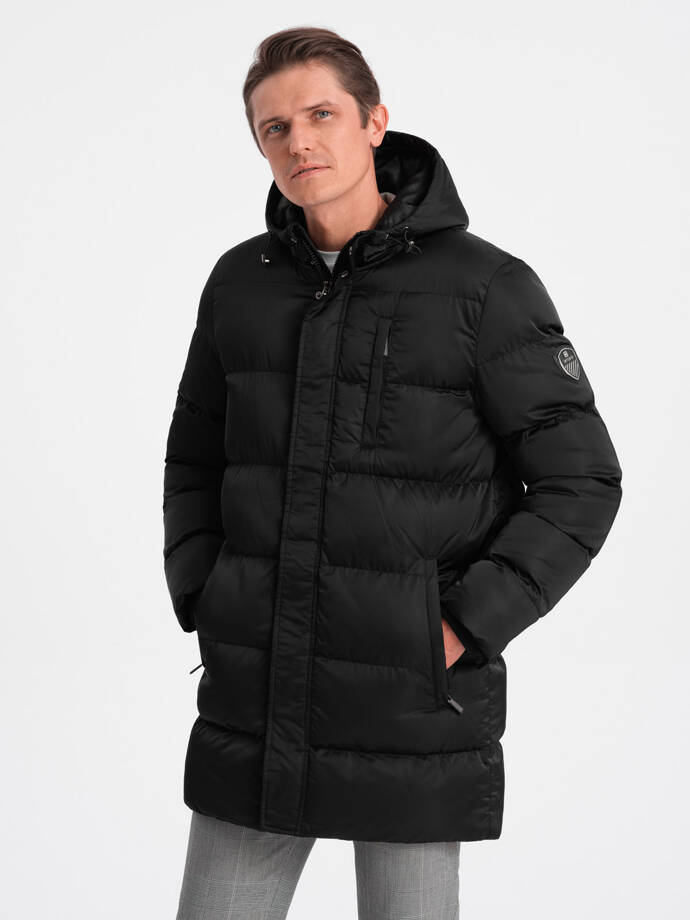 Długa zimowa kurtka męska pikowana o satynowym wykończeniu - czarna V3 OM-JALJ-0147