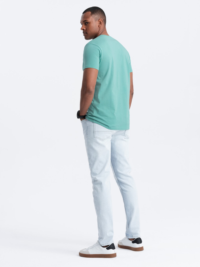 Męska klasyczna bawełniana koszulka z dekoltem w serek BASIC – turkusowa V15 OM-TSBS-0145