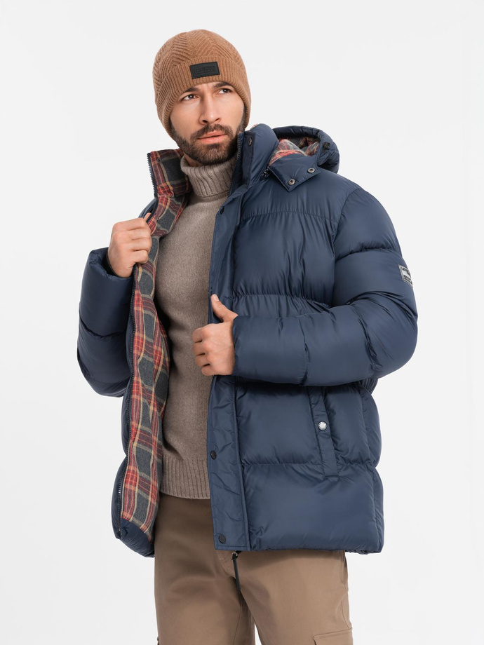 Kurtka męska puffer z podszewką w kratę – granatowa V1 OM-JAHP-0205