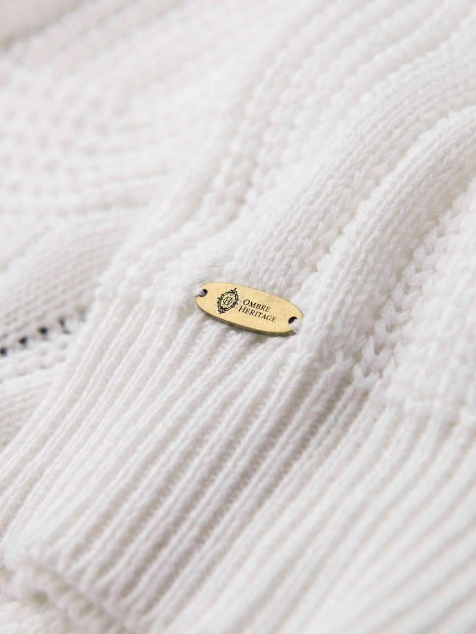 Sweter męski o splocie warkoczowym z dekoltem w serek - biały V1 OM-SWSW-0151