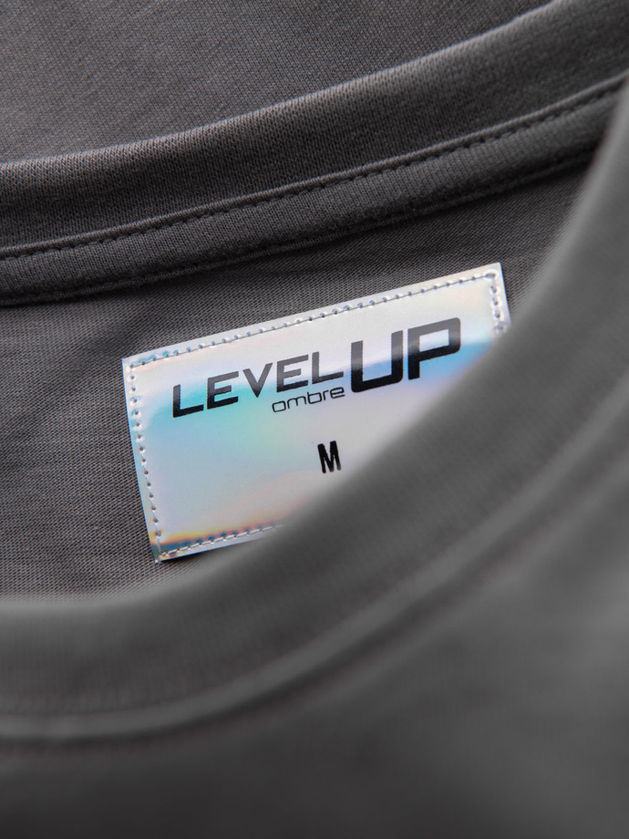 Męski bawełniany longsleeve U-neck z lampasami i nadrukiem na piersi – szary V5 OM-LSCL-0127