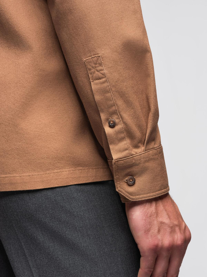 Męska bawełniana koszula REGULAR FIT z kieszeniami zapinanymi na guziki - camel V2 OM-SHCS-0146