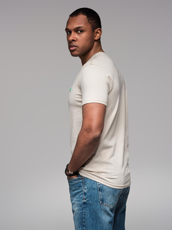 Men's cotton t-shirt with green patch on chest - broken white V5 OM-TSCT-0151