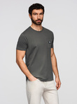 Casualowy t-shirt męski z naszywką na kieszeni – grafitowy V11 OM-TSCT-0109