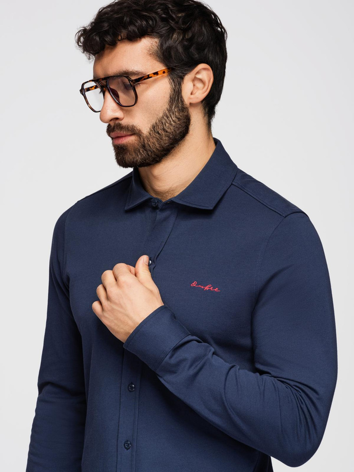 Męska bawełniana koszula REGULAR z kontrastowym haftem - granatowa V2 K697