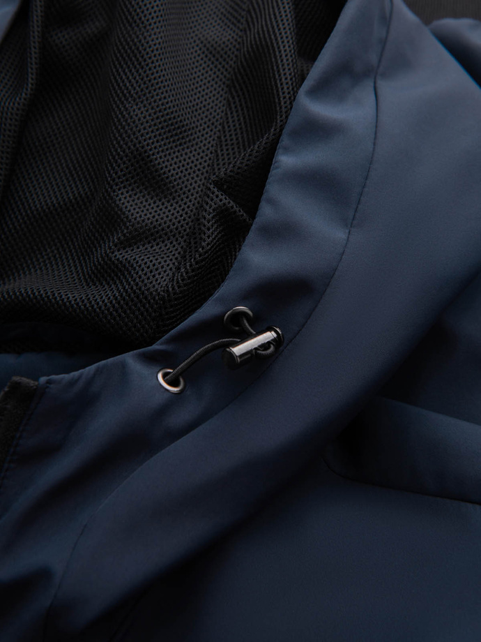 Lekka męska kurtka z kapturem i siateczkową podszewką – granatowa V1 OM-JANP-0149