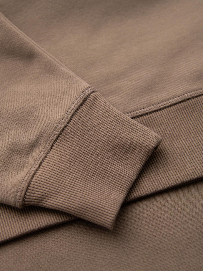 Klasyczna bluza męska z okrągłym dekoltem – jasnobrązowa V3 OM-SSNZ-0243