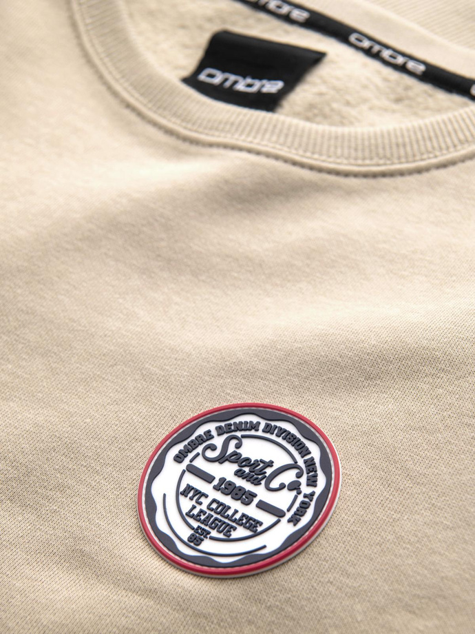 Nierozpinana dresowa bluza męska z naszywką - beżowa V3 B1713