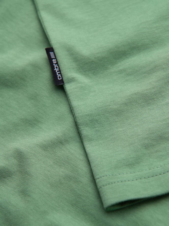 Bawełniana klasyczna męska koszulka z dekoltem w serek BASIC – zielona V11 OM-TSBS-0237