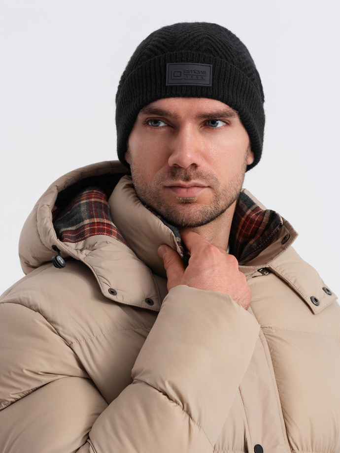 Men's knitted sweater-knit cap with patch - black V1 OM-ACWH-0122