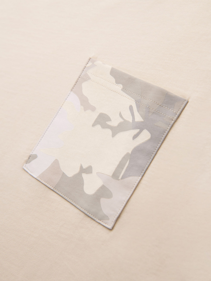 Męski bawełniany t-shirt z printowaną kieszonką – kremowy V2 OM-TSPT-0228