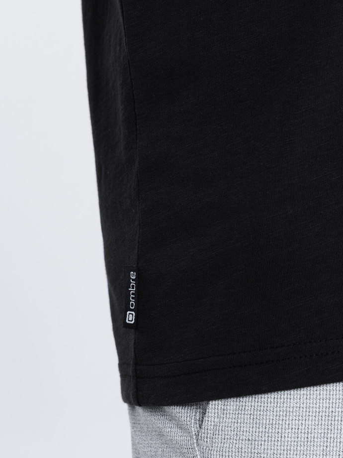 Men's knitted T-shirt with patch pocket - black V5 S1621