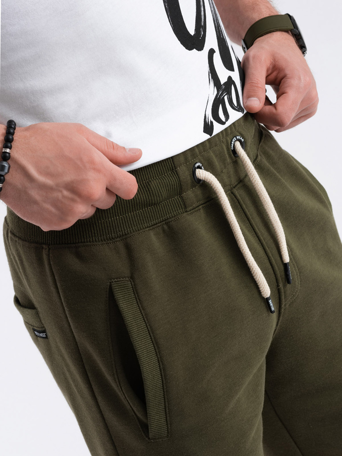 Men's short shorts with pockets - dark olive V16 OM-SRBS-0109