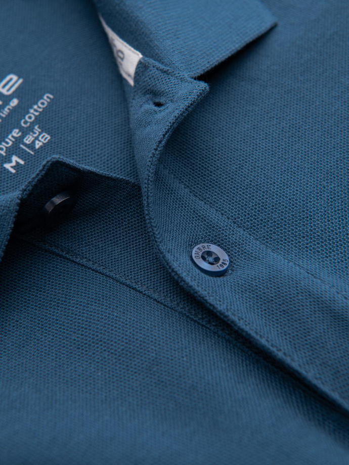 Jednokolorowa koszulka polo męska BASIC z dzianiny pique - ciemnoniebieska V13 OM-POBS-0100