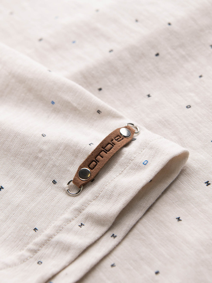 T-shirt męski fullprint z kolorowymi literami - jasnobeżowy V1 OM-TSFP-0185