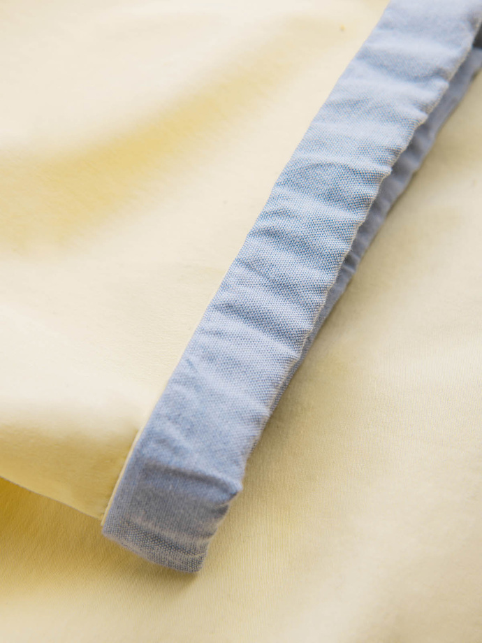 Szorty męskie chinosy z kontrastowym podwinięciem – żółte V7 W421