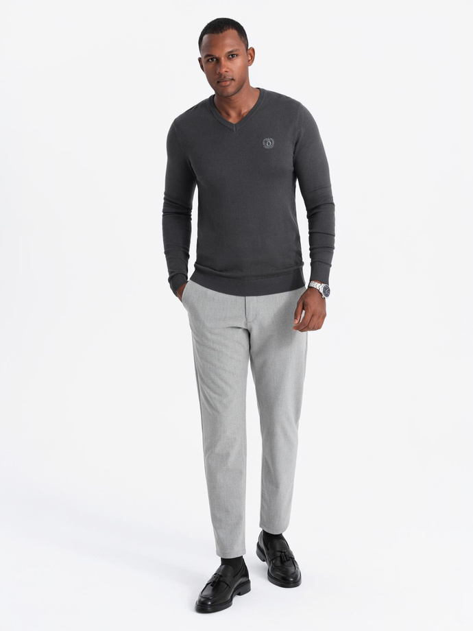 Elegancki sweter męski BASIC V-neck z wiskozą - grafitowy V17 OM-SWBS-0107