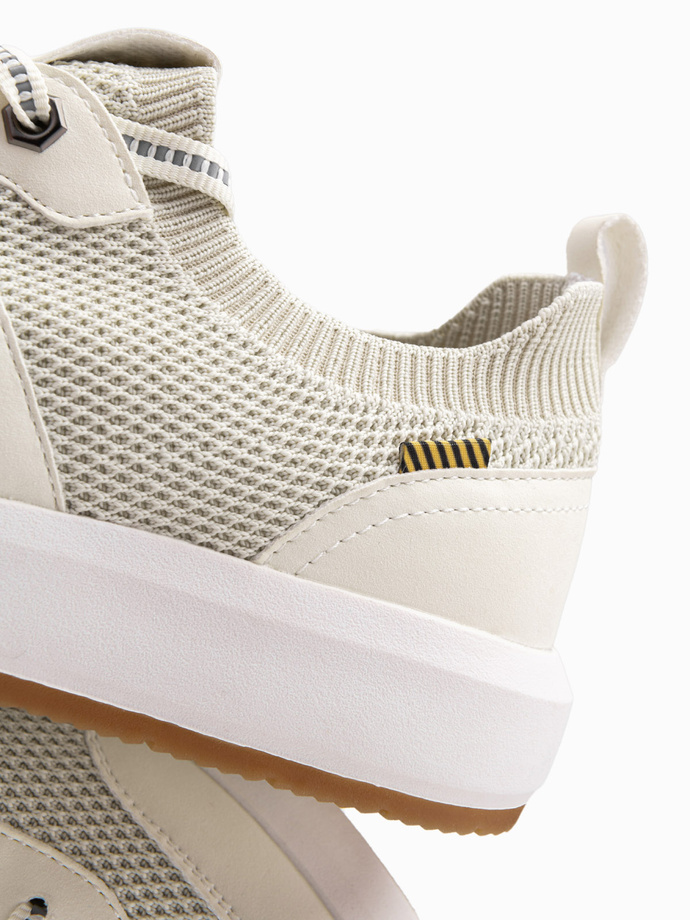 Wsuwane męskie sneakersy ze strukturalnego materiału – kremowe V1 OM-FOSL-0154