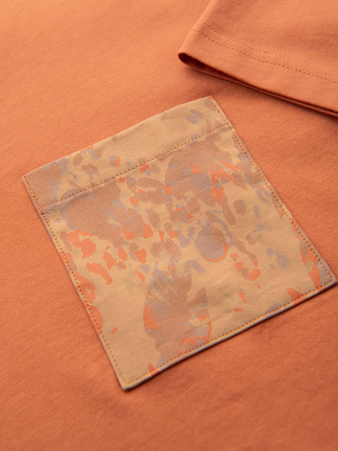 T-shirt męski bawełniany z printowaną kieszonką –  pomarańczowy V3 OM-TSPT-0227