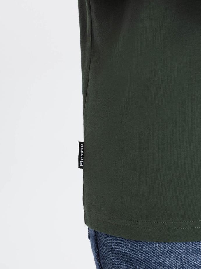 Casualowy męski t-shirt z naszywką na kieszeni – ciemnooliwkowy V4 OM-TSCT-0109