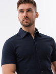 Męska dzianinowa koszula slim fit z krótkim rękawem i kołnierzykiem – granatowa V2 OM-SHSS-0100