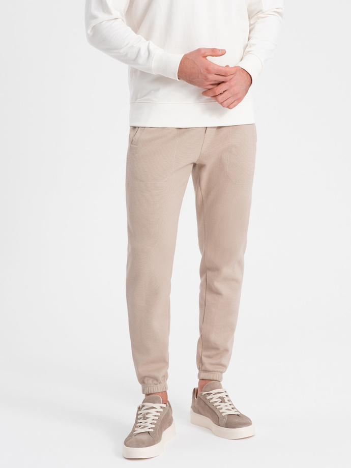 Spodnie męskie dresowe CARROT ze strukturalnej dzianiny - beżowe V2 OM-PASK-0143