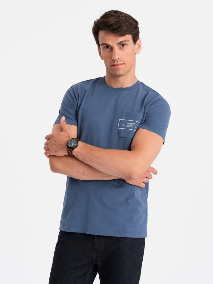 Bawełniany męski t-shirt z nadrukiem na kieszonce Ombre Streetstyle – indygo V9 OM-TSCT-0108