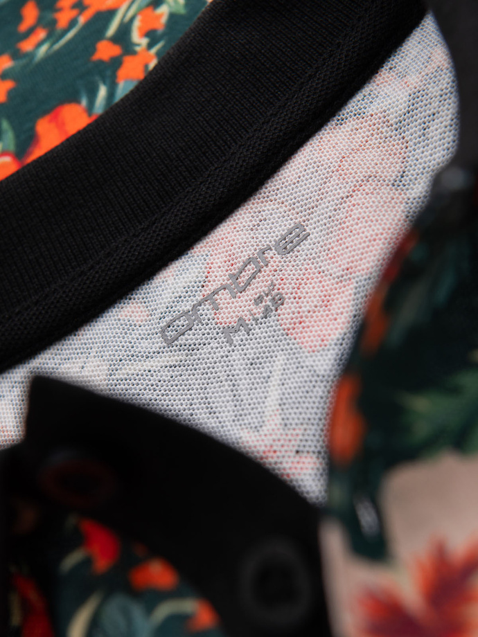 Polo koszulka bawełniana z nadrukiem w kwiaty – czarna V2 OM-POSS-0149