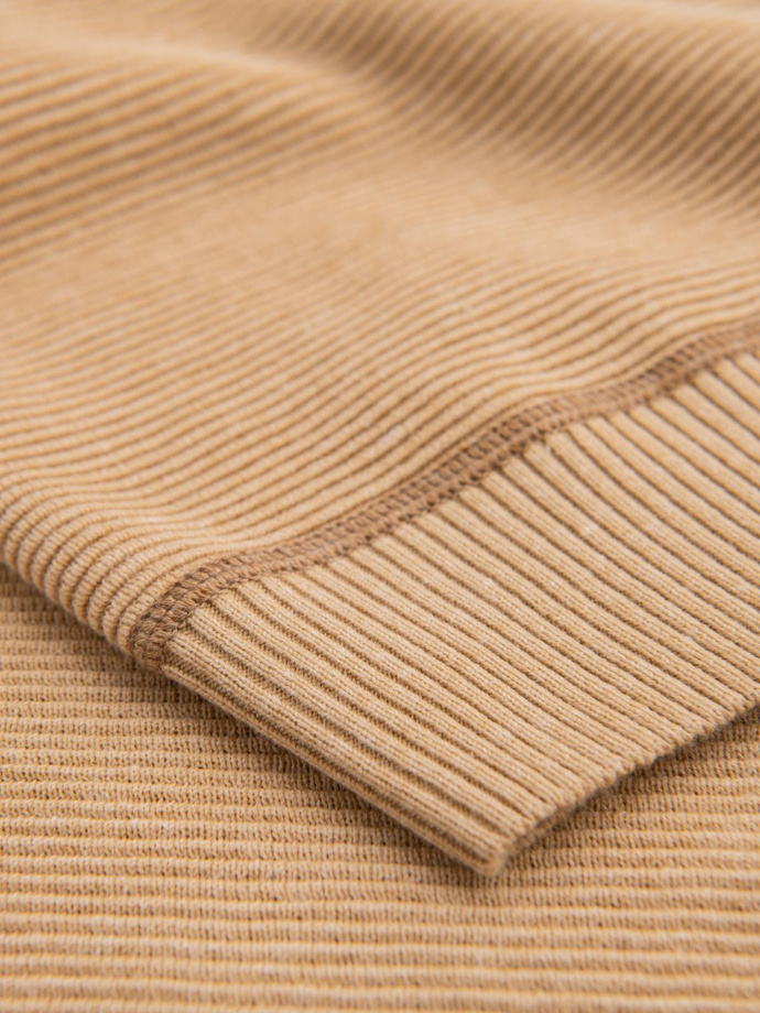 Męski bawełniany sweter z naszywką i raglanowymi rękawami – brązowy V4 OM-SWSW-0121