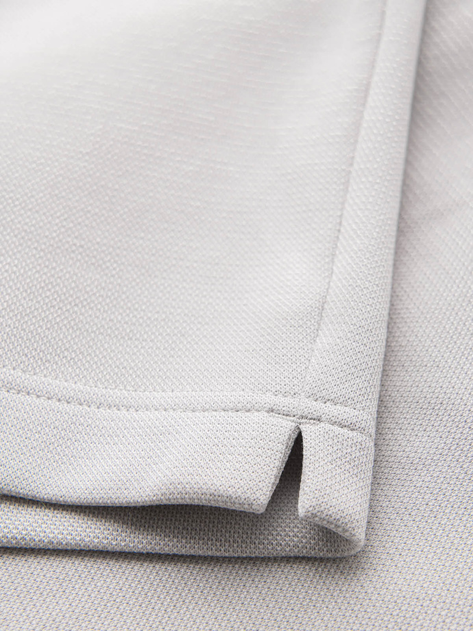 Krótkie spodenki męskie SLIM FIT z melanżowej strukturalnej dzianiny – jasnoszare V5 OM-SRCS-0166