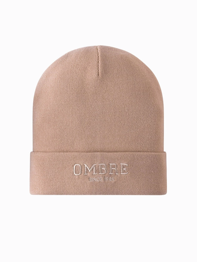Czapka męska dzianinowa beanie z haftowanym napisem – piaskowa V6 OM-ACWH-0120