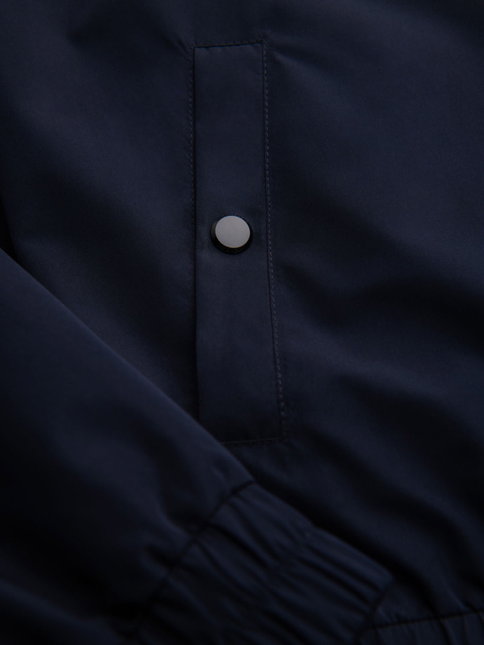 Męska kurtka z kapturem i wysoką stójką - granatowa V2 OM-JANP-0222