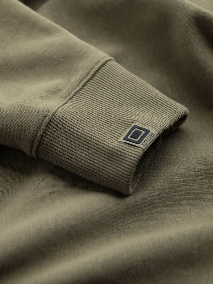 Rozpinana bluza męska dresowa z kapturem i patchem – oliwkowa V4 OM-SSZP-0140