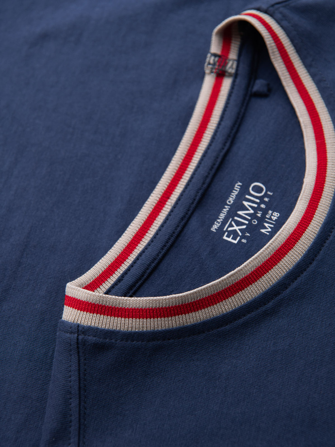 Męski bawełniany longsleeve z dekoltem U w paski i haftem – ciemnoniebieski V3 OM-LSCL-0128