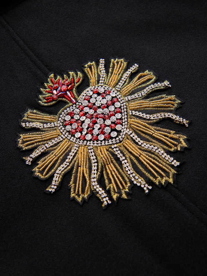 Dwurzędowy męski płaszcz z wełną z ozdobnymi aplikacjami – czarny V1 OM-COWC-0147