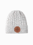 Czapka beanie męska z okrągłą tłoczoną naszywką – złamana biel V3 OM-ACWH-0121