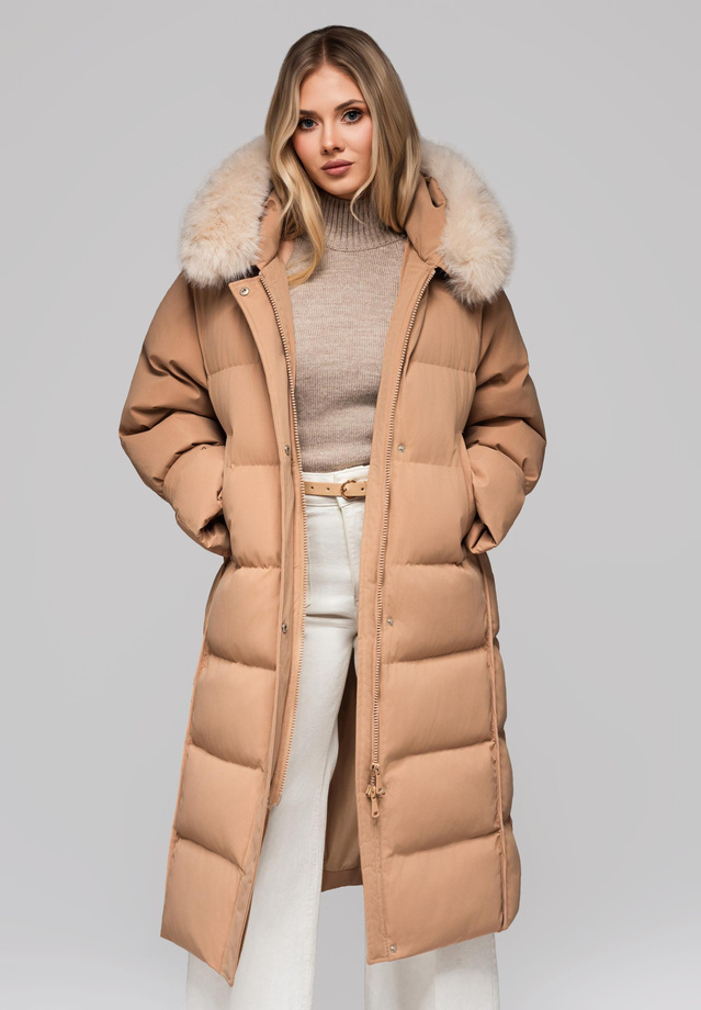 Kurtka damska długa z futerkiem OW-JALJ-0107 v1 - brązowa