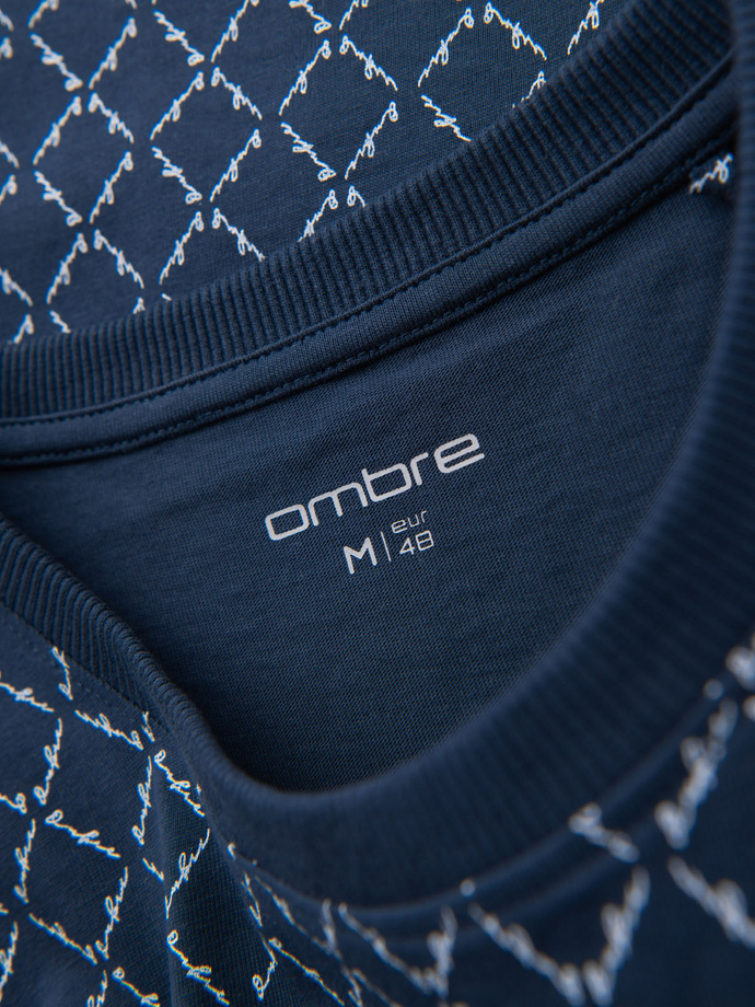 Męska koszulka dzianinowa z nadrukiem full print – granatowa V1 OM-TSFP-0250