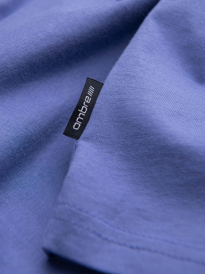 Bawełniana klasyczna męska koszulka z dekoltem w serek BASIC – fioletowa V12 OM-TSBS-0145