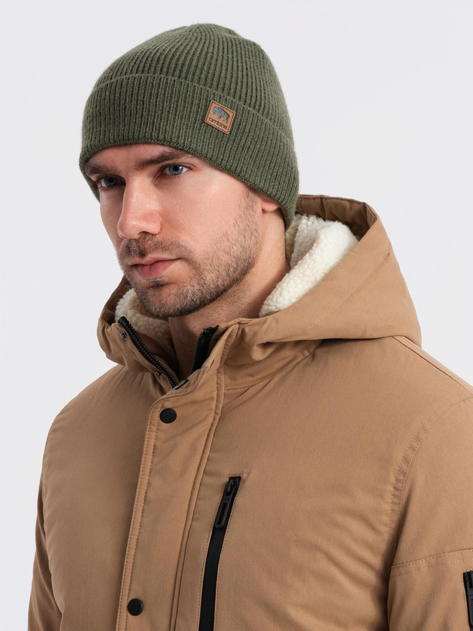 Men's knitted beanie cap with patch - olive V4 OM-ACWH-0123