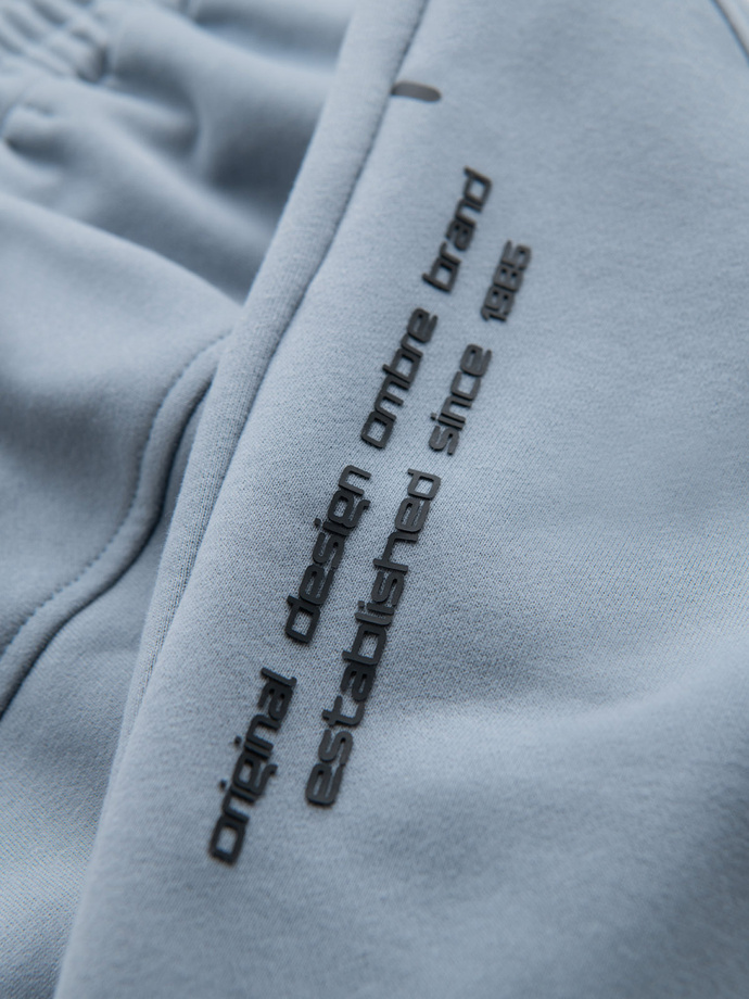 Dopasowane męskie krótkie spodenki dresowe z nadrukami – jasnoniebieskie V1 OM-SRSK-0138