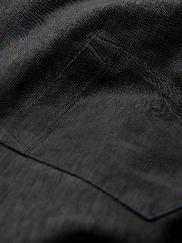 Męski t-shirt V-neck o pręgowanej strukturze z kieszonką – czarny V6 OM-TSCT-22SS-002